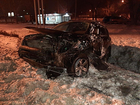 В Самарской области "Калина" в ДТП лишилась капота