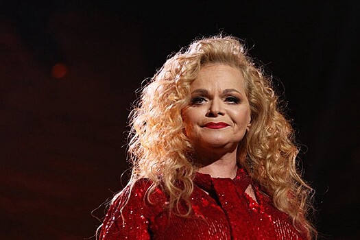 «Какая дива»: дочь Ларисы Долиной показала маму в ослепительном наряде