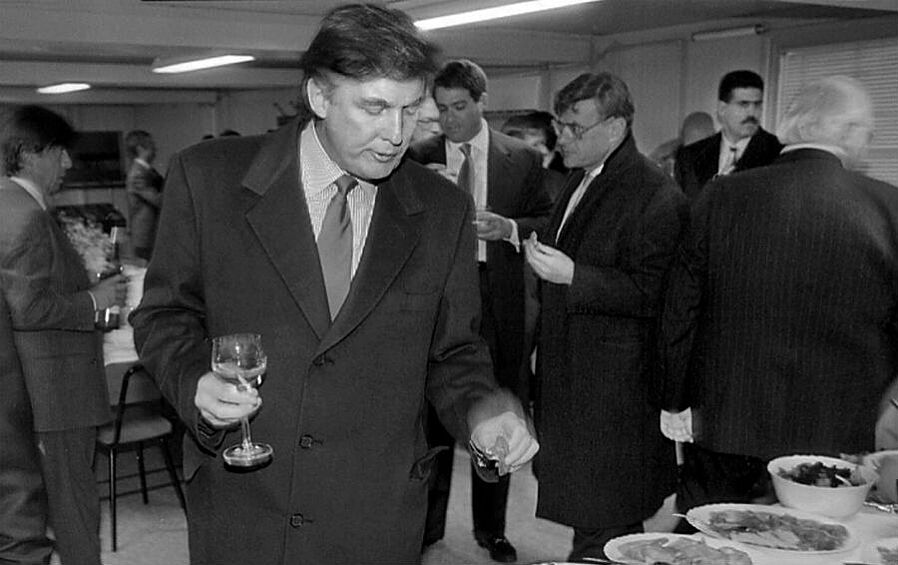 Вы знаете, что в 1996 году Дональд Трамп посещал Россию? Цель визита — поиск территории для постройки жилых небоскребов класса люкс.  