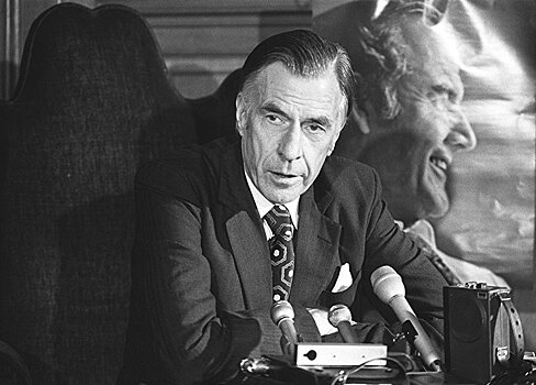 Впервые на русском языке вышел перевод знаменитого бестселлера Джона Гэлбрейта «Общество изобилия»