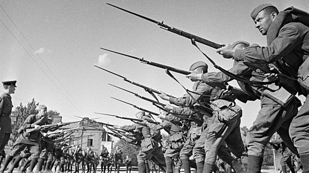 Сокрушительный удар Красной армии прорвал оборону врага в битве за Севастополь