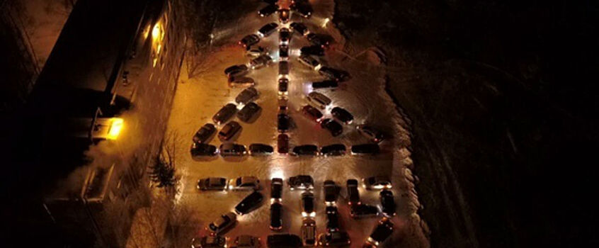 Новогоднюю елку из автомобилей выстроили водители Глазова