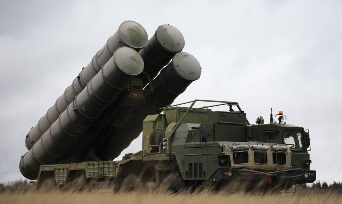 Власти: в Севастополе сработала система ПВО