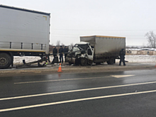 Житель Самары, управлявший ГАЗ-331061, погиб, столкнувшись с фурой Volvo
