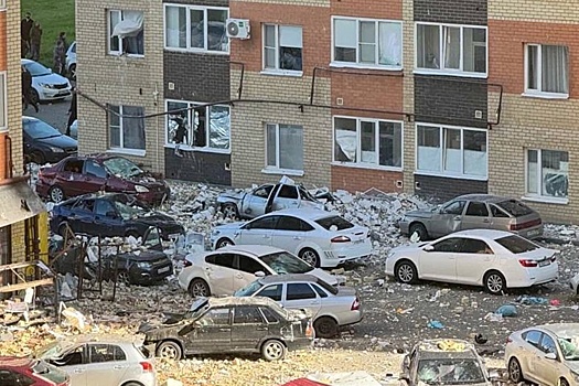 Более 50 машин получили повреждения у дома в Ставрополе, где взорвалась квартира