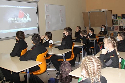 Росгвардия презентовала школьникам Тюмени электронную книгу