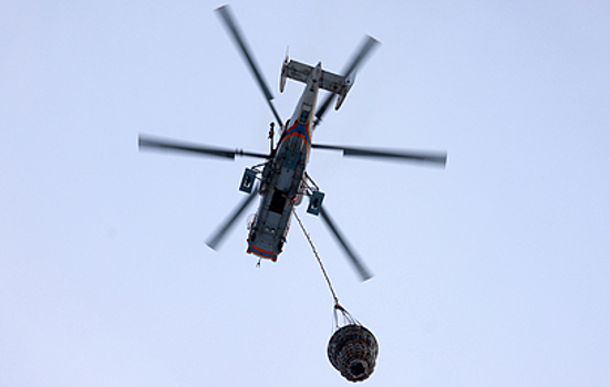 Вертолёты сбросили 65 тонн воды на горящие бани в Москве