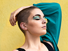 Снова в тренде: как сделать макияж в стиле 90-х