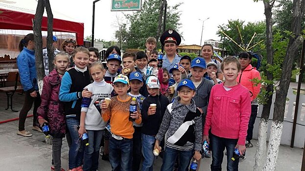 Карагандинский полицейский потратил отпускные на праздник детям-сиротам