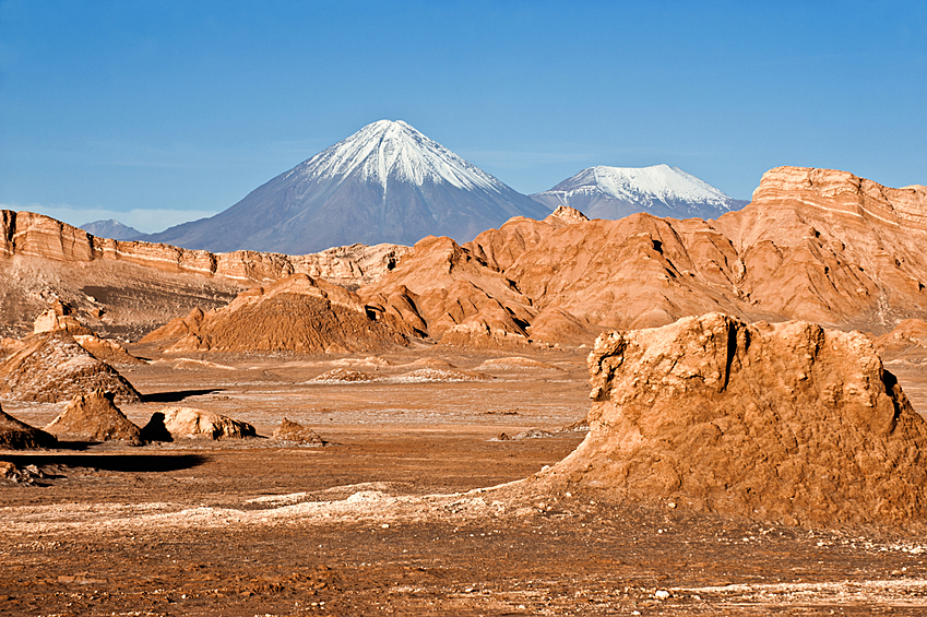 Атакама, Чили. Одно из самых засушливых мест Земли, где на протяжении столетий не наблюдалось существенных осадков. Площадь — 105 000 км².