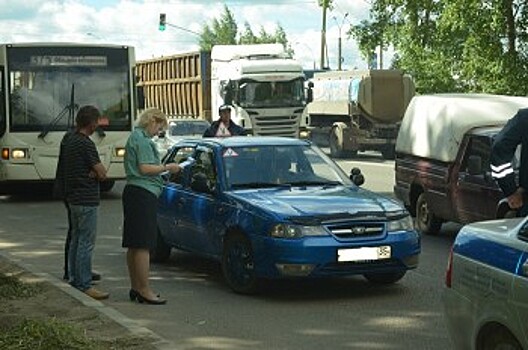 23 автомобиля арестовали во время рейда приставы в Вологде