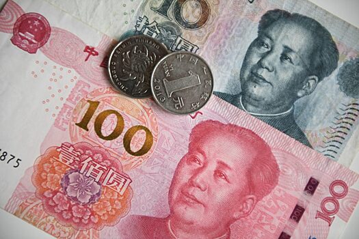 Аналитик сказал, сможет ли юань вытеснить доллар в России