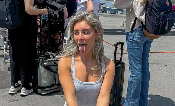 Скандальную порнозвезду Бонни Блю попытались обратить в религию