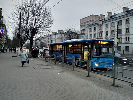 В Твери "десятка" протаранила автобус