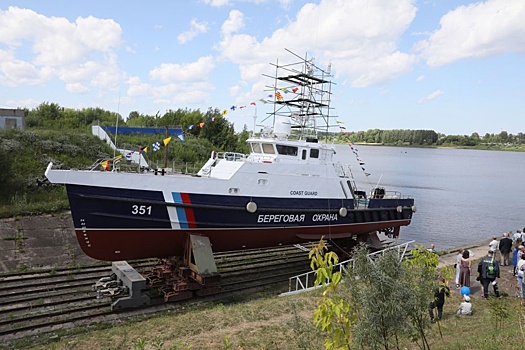 В Рыбинске спустили на воду пограничный корабль