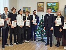 Педагоги и ученики екатеринбургской гимназии №108 получили премии от депутата Зяблицева