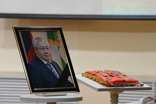 Глава Башкирии поручил поддержать маленьких детей недавно умершего Акрама Ганиева
