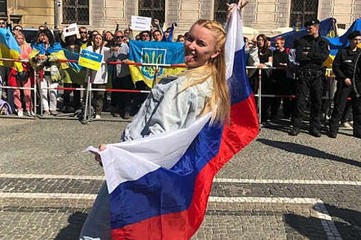 В Германии пропала россиянка, танцевавшая "Калинку" на фоне проукраинского митинга
