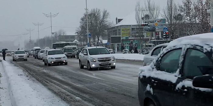 Ташкент засыпало снегом