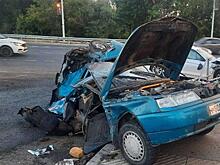 В Самаре в ДТП разорвало вазовскую легковушку