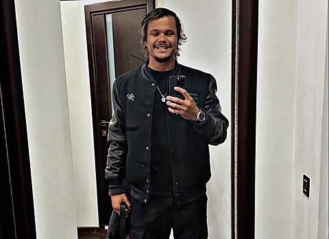 Зарабатывает на нейросетях и путешествует с подругами: что известно о новом возлюбленном Айзы