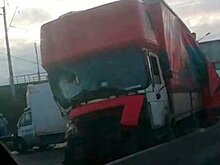 Три человека пострадали в ДТП с участием двух грузовиков в Подмосковье