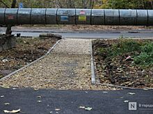 Тропинки сделали прямо под теплотрассой на Усилова в Нижнем Новгороде