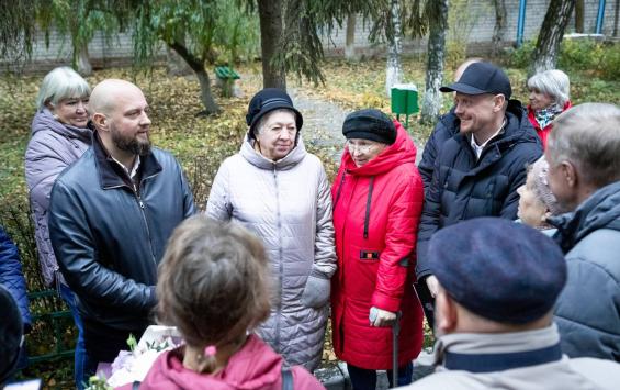 В Курске обсудили благоустройство двора на Ломакина, 9 рядом с реконструируемым мемориалом