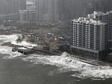 Смертоносный тайфун Рагаса обрушился на побережье юга Китая