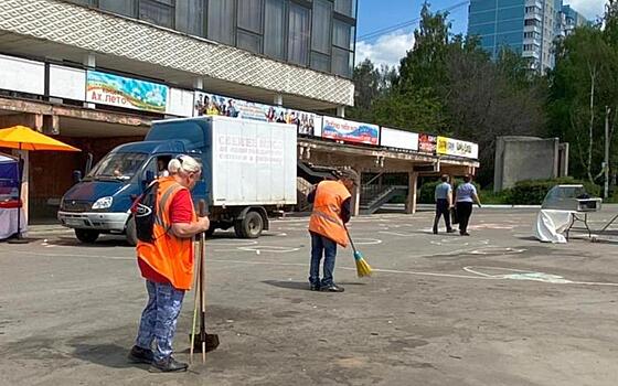 В Рязани провели санитарную уборку мест проведения ярмарок выходного дня