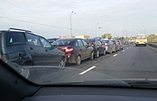 Восемь автомобилей столкнулись на Мызинском мосту (ФОТО)