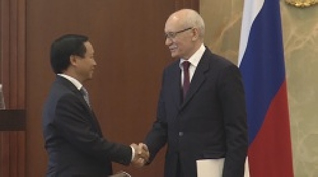 Рустэм Хамитов встретился с недавно назначенным Послом Вьетнама в России Нго Дык Манем