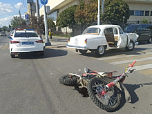 Подросток на питбайке врубился в раритетную Волгу