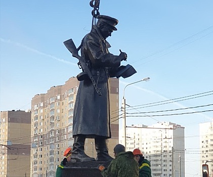 Памятник Краснопивцеву установили на пьедестал
