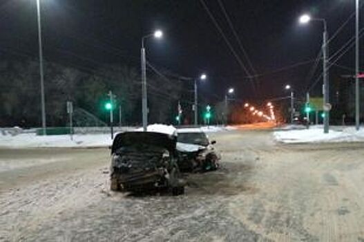В центре Оренбурга в тройном ДТП пострадали 3 человека