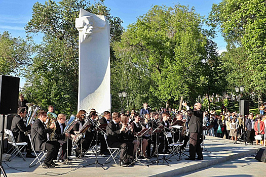В Струковском саду установят памятник вальсу