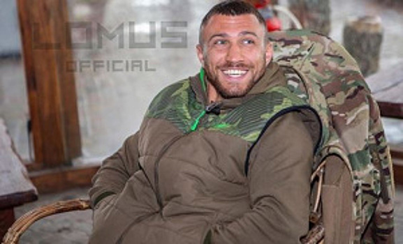 Руис потряс тренера, радостный Ломаченко, Чарло собрался назад в будущее — соцсети