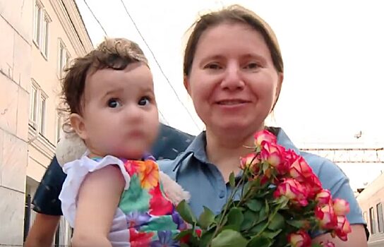 В Екатеринбург привезли 2-летнюю девочку, рожденную в багдадской тюрьме