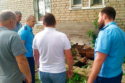 Прокурор Жугин потребовал ускорить расселение аварийного дома в Кохме