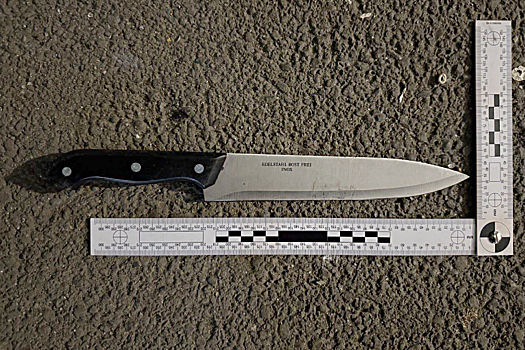 В Красноярске отправят на лечение мужчину, ранившего ножом прохожего