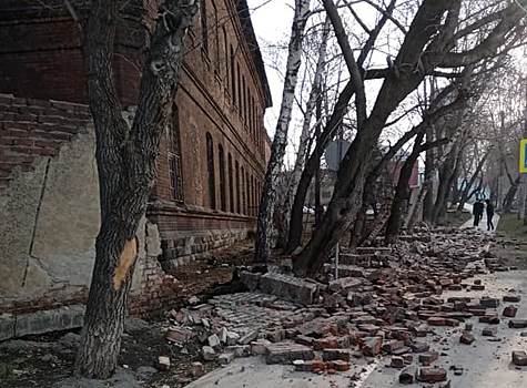 Следователи ищут виновников обрушения стены психбольницы в Новосибирске