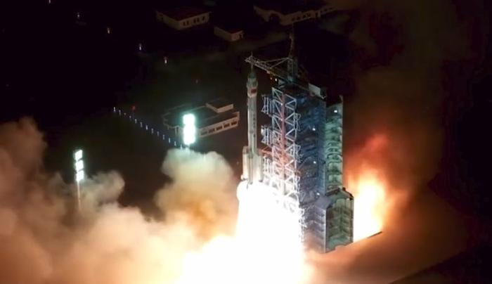 Китай запустил космический корабль «Шэньчжоу‑23» с годичной миссией космонавта