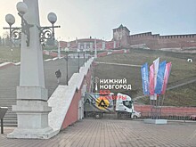 Фура застряла под Чкаловской лестницей