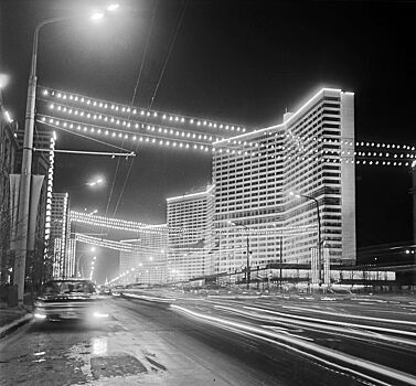 «И лампа не горит, и врут календари»: Главархив – о том, как улучшали уличное освещение в 1950-е годы в Москве