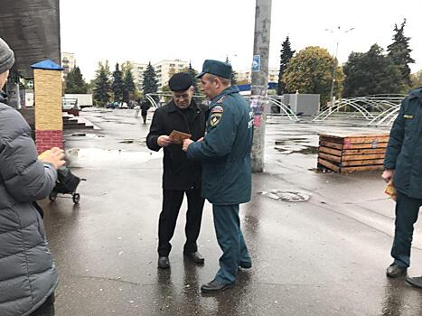 Жителям Кузьминок инспекторы госпожнадзора раздали магниты-напоминалки о безопасности