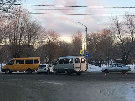 Массовая авария в Орске: столкнулись две ГАЗели и «Тойота»