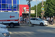 В Екатеринбурге машина влетела в пешеходов. Есть пострадавшие
