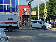 В Екатеринбурге машина влетела в пешеходов. Есть пострадавшие