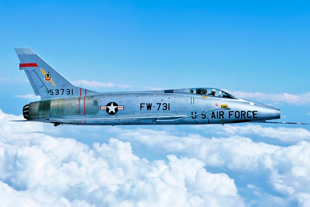 Самолет-катастрофа: F-100 Super Sabre первым в мире сбил бомбардировщик B-52