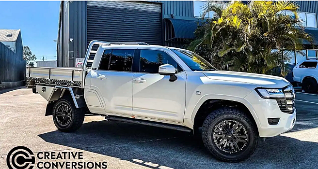 Внедорожник Toyota Land Cruiser LC300 переделали в пикап в Австралии